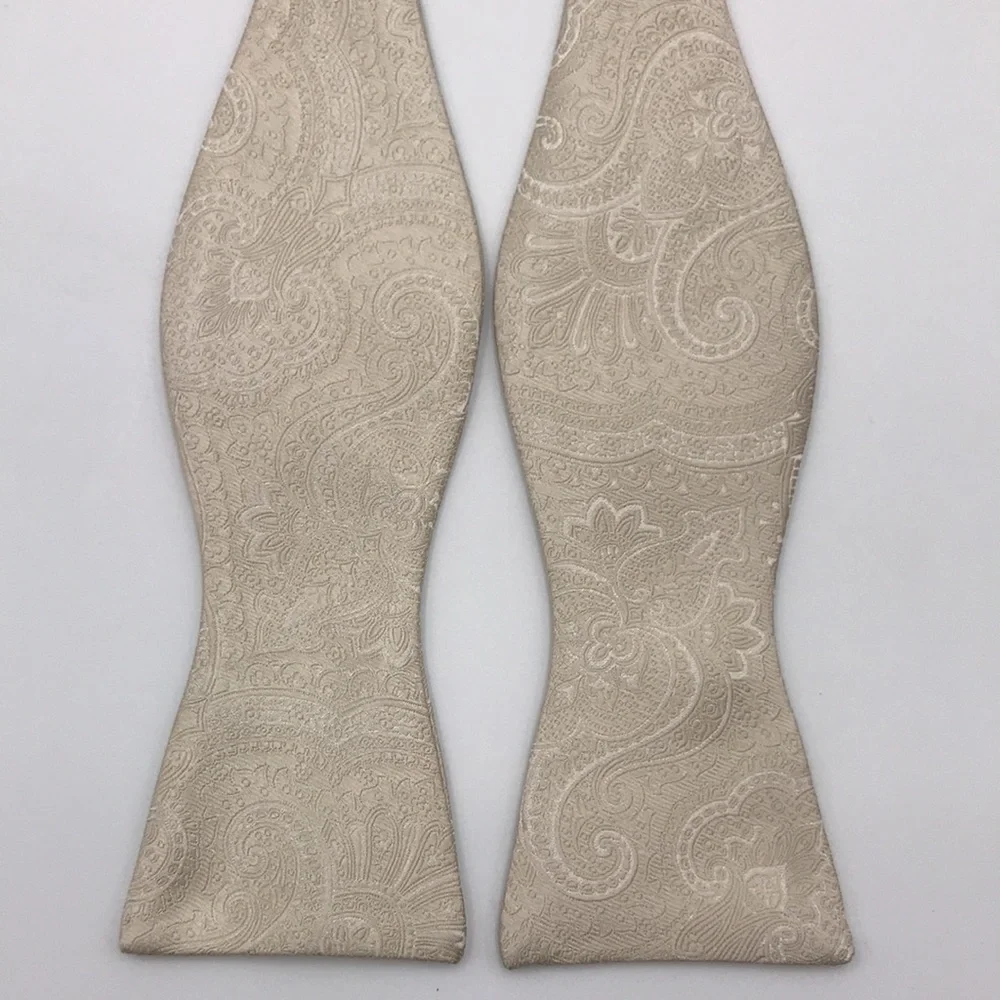 NWOT Robert Talbott Silk Cream Pailsey Bow Tie
